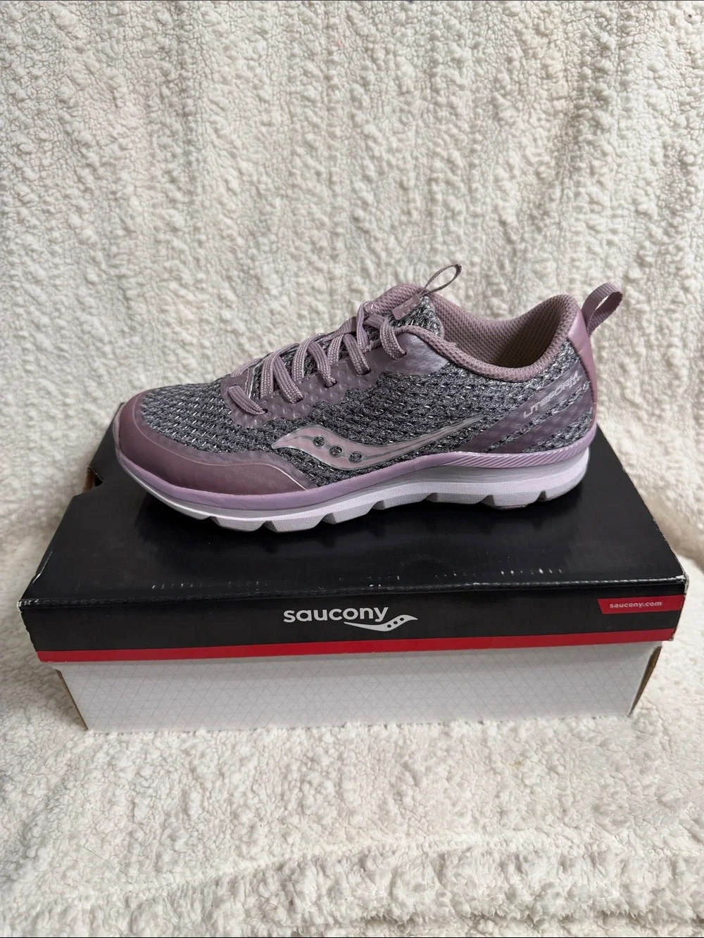 Saucony Girls Liteform Sneakers in Blush